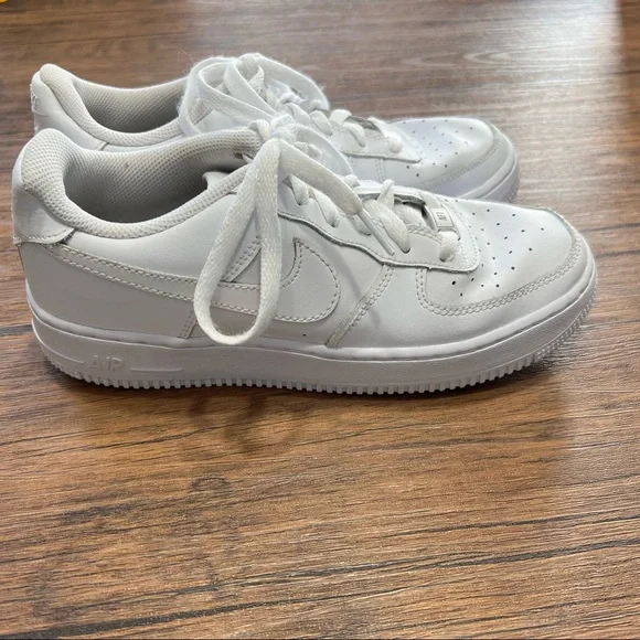 Nike Shoes Nike Air Force White Low Sneakers Size Youth